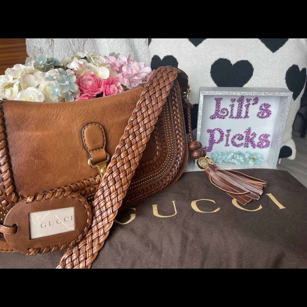 S O L D 

In good condition, with dust bag, no damage.